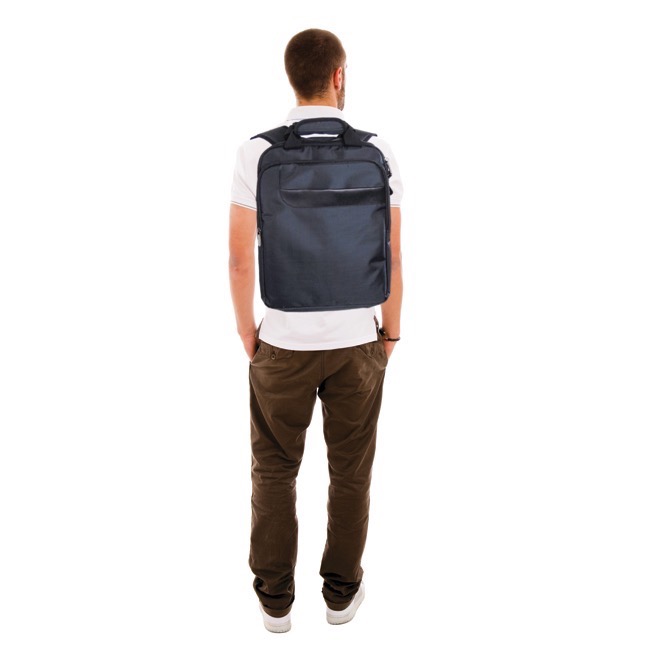 MAL 615, Maleta Back Pack Lewis Funciones: Diseño en tela pattern Compartimeto interior para laptop
 Bolso al frente con remate en Curpiel. Doble correa para backpack y/o porta-documentos. Sistema Trolley Sleeve.